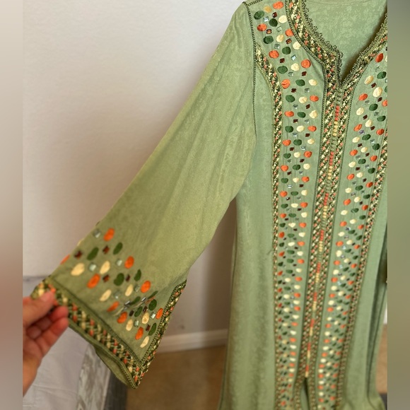 Vintage Moroccan Green Kaftan with Orange Embroideries. Size 16 - Picture 3 of 12